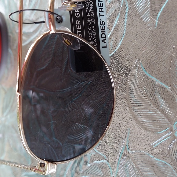 NWT Foster Grand sunglasses. - Picture 2 of 5